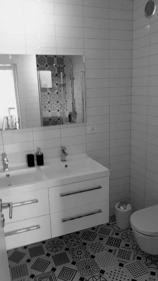 Soren-Sun Apt'S Lägenhet Supetar Exteriör bild